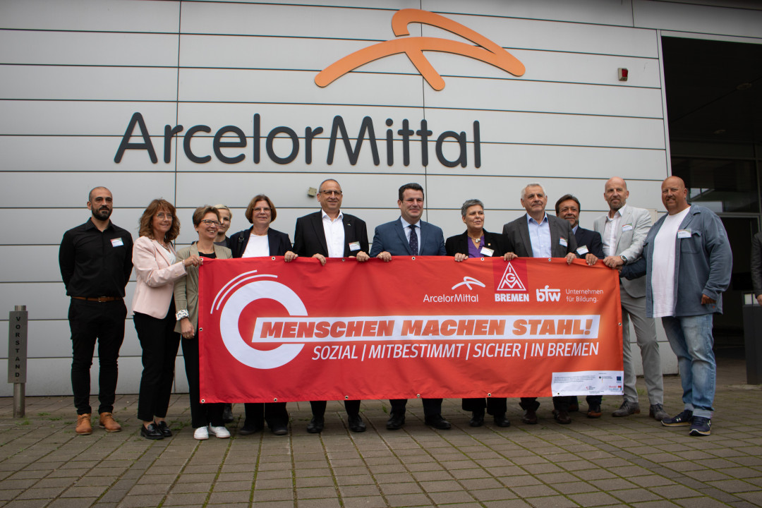 Gruppenfoto Besuch Arbeitsminister Heil mit Vertretern von ArcelorMittal Bremen und IG Metall