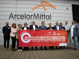 Gruppenfoto Besuch Arbeitsminister Heil mit Vertretern von ArcelorMittal Bremen und IG Metall